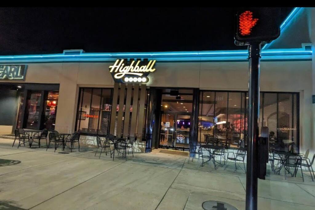 Short Walk To Jsu Stadium, Hospitals, And Bars In Fondren Jackson Esterno foto