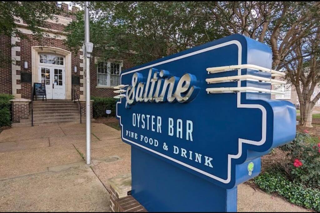 Short Walk To Jsu Stadium, Hospitals, And Bars In Fondren Jackson Esterno foto