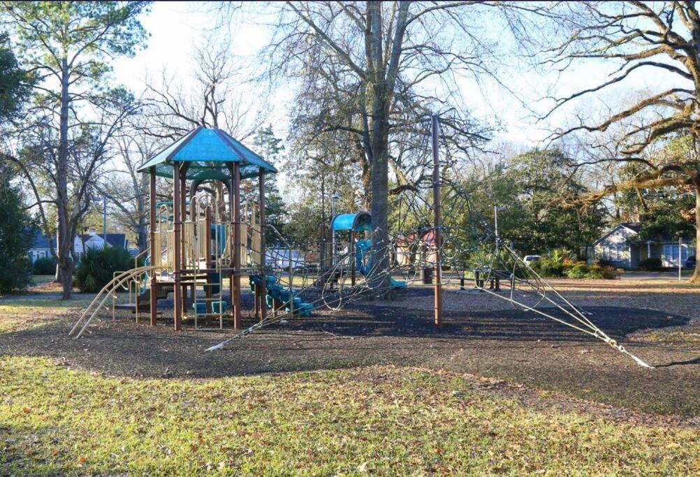 Short Walk To Jsu Stadium, Hospitals, And Bars In Fondren Jackson Esterno foto